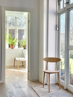 - J107 stol, Natur^Noeje