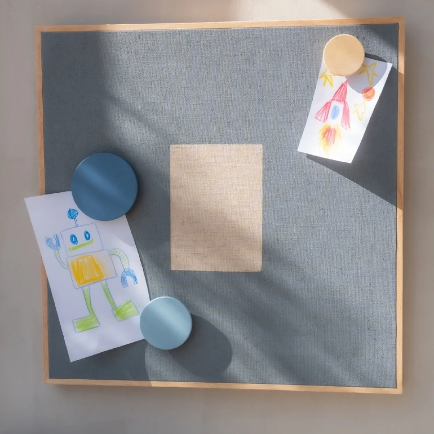 - Opslagstavle - Notice Board - Blå^Nofred Outlet