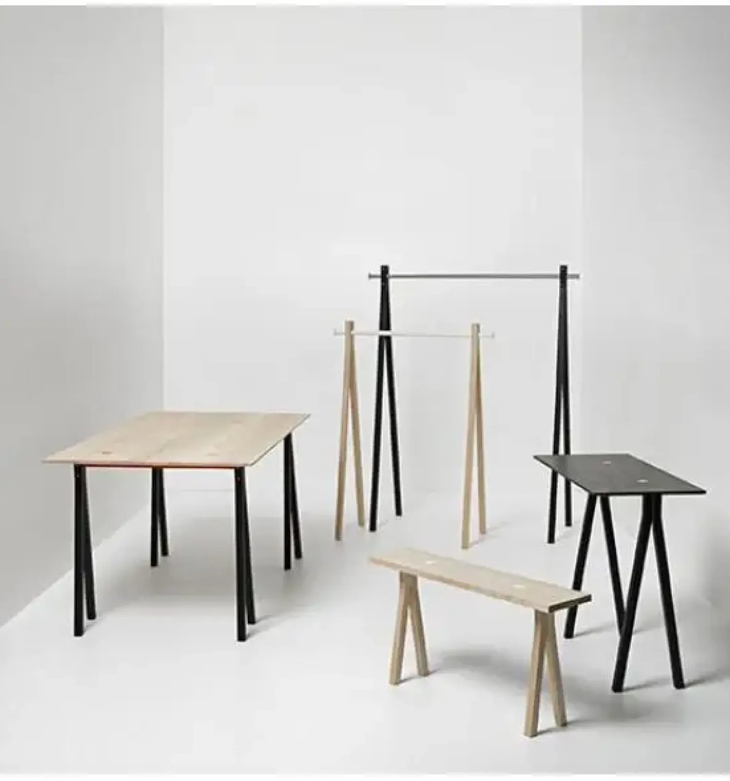 - 2-DOTS Bænk - Sort/Sorte ben/Sorte prikker^Nomess Best