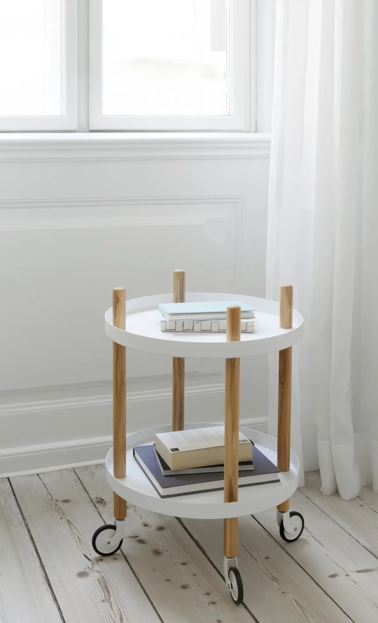 - Block Table Ø45 cm - Hvid med ben i EG*Normann Copenhagen Online