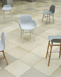 - Form Barstool 65 cm - Lys grå/krom*Normann Copenhagen Clearance