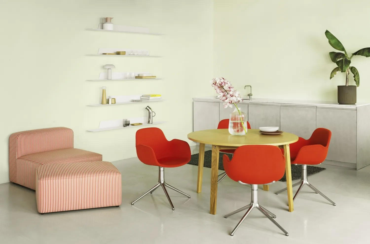 - Form Armstol Swivel 5W med hjul - Sort/Creme*Normann Copenhagen New