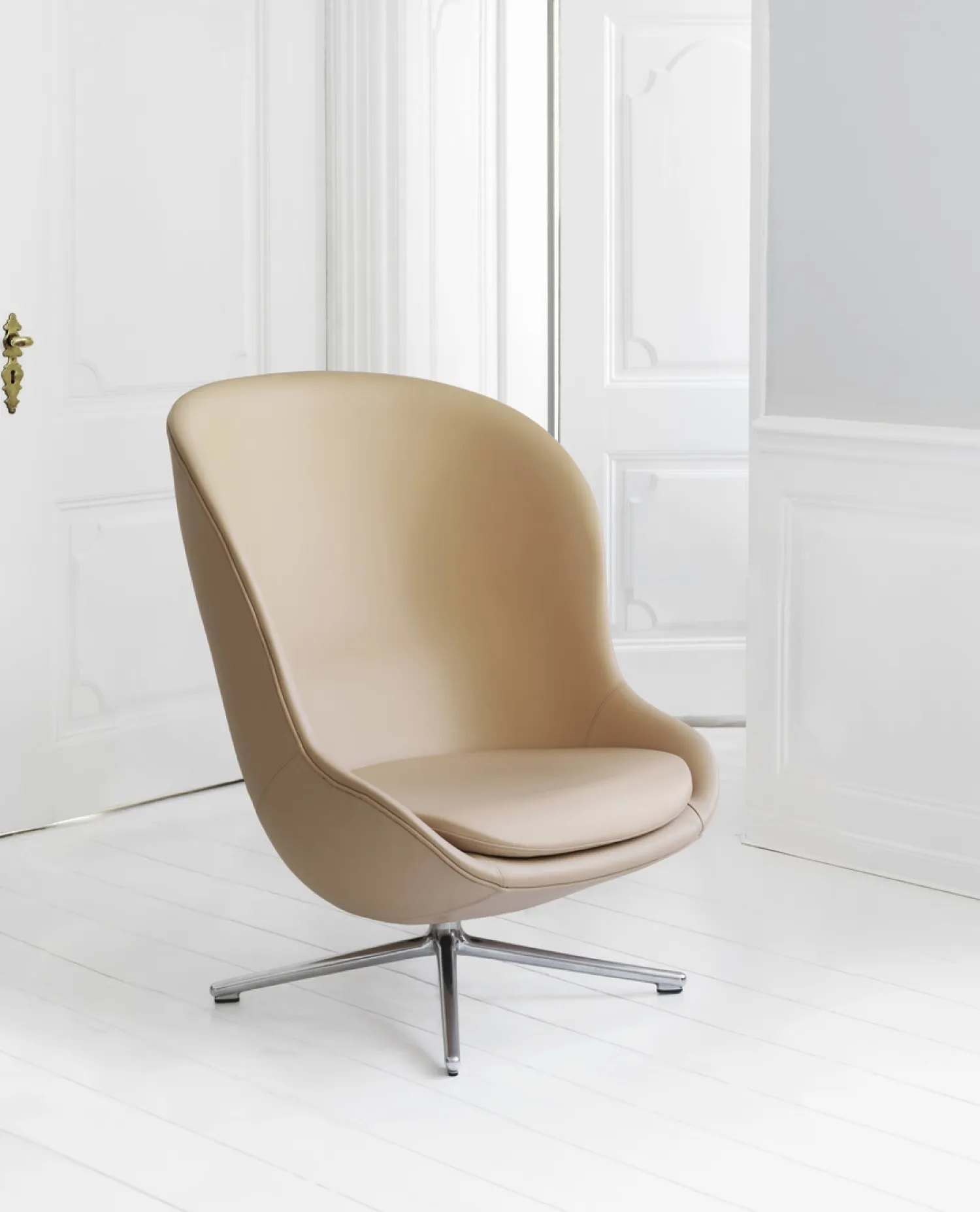 - Hyg Lounge Chair High Swivel Alu Tilt^Normann Copenhagen New