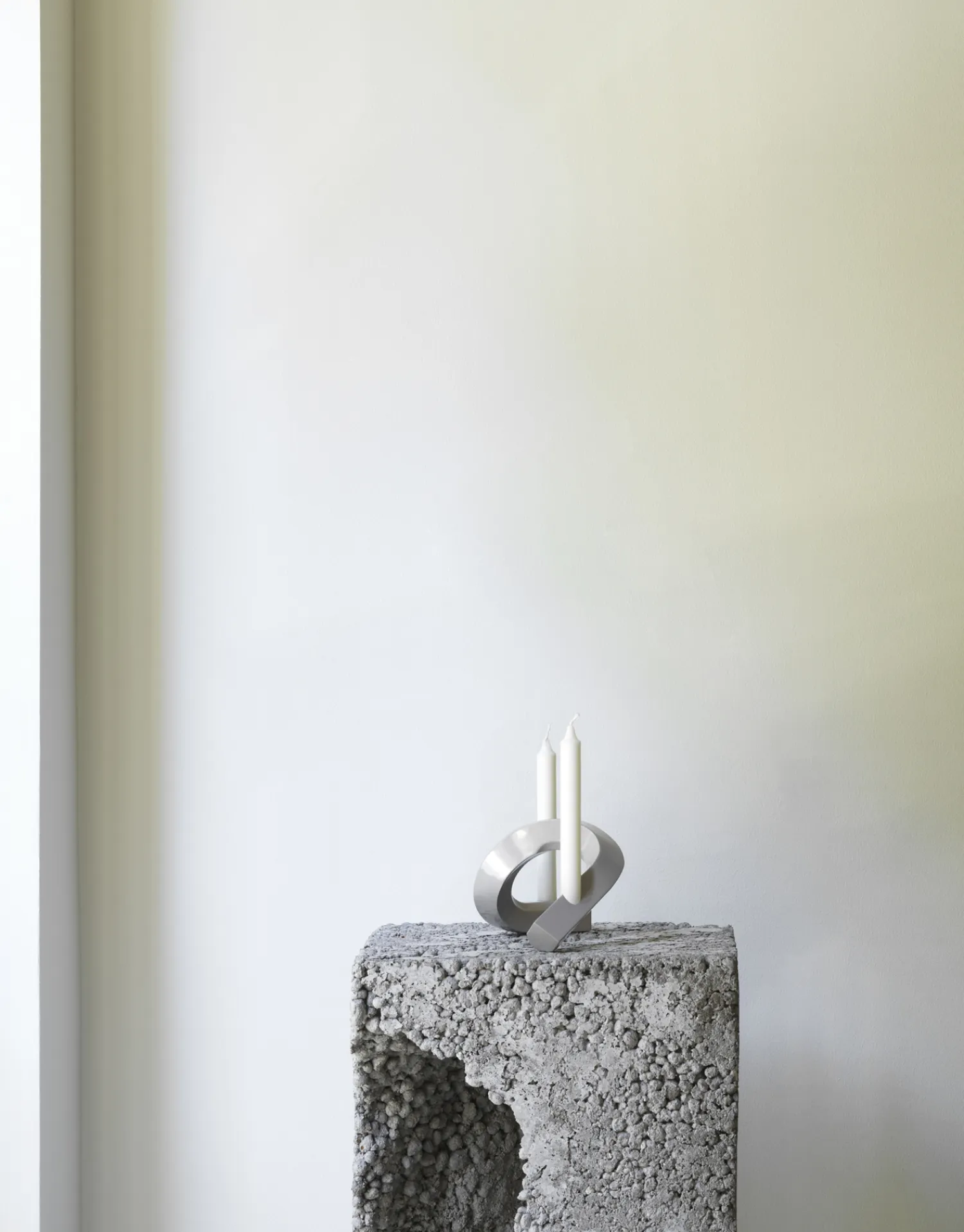 - Lysestage - Crooked Candlestick Two - Warm Grey / Varm Grå^Normann Copenhagen Discount