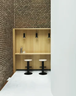 - Pole Barstool 65 cm - Pine/Black^Normann Copenhagen New