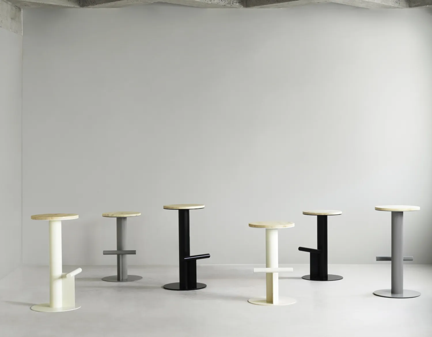 - Pole Barstool 65 cm - Pine/Grey*Normann Copenhagen