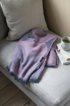- Loop Plaid / tæppe, Orchid Haze, 130 x 180 cm*NovoForm Clearance