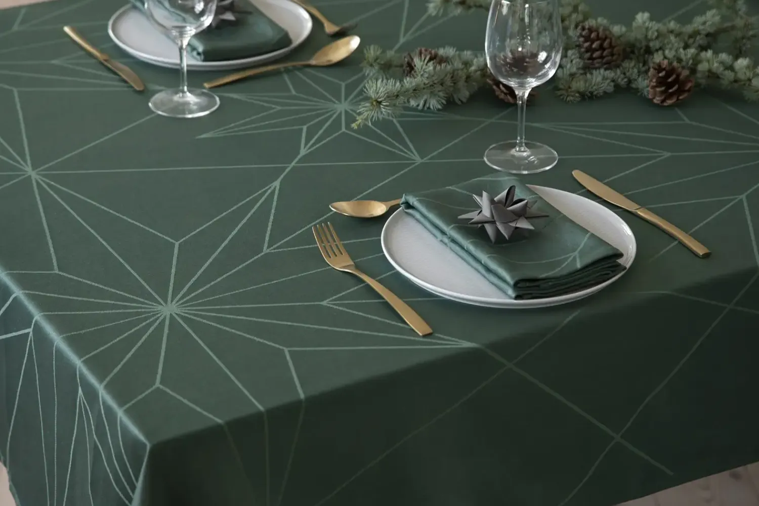 - Stars Dug 320 (140 x 320 cm), Spruce Green*NovoForm Clearance