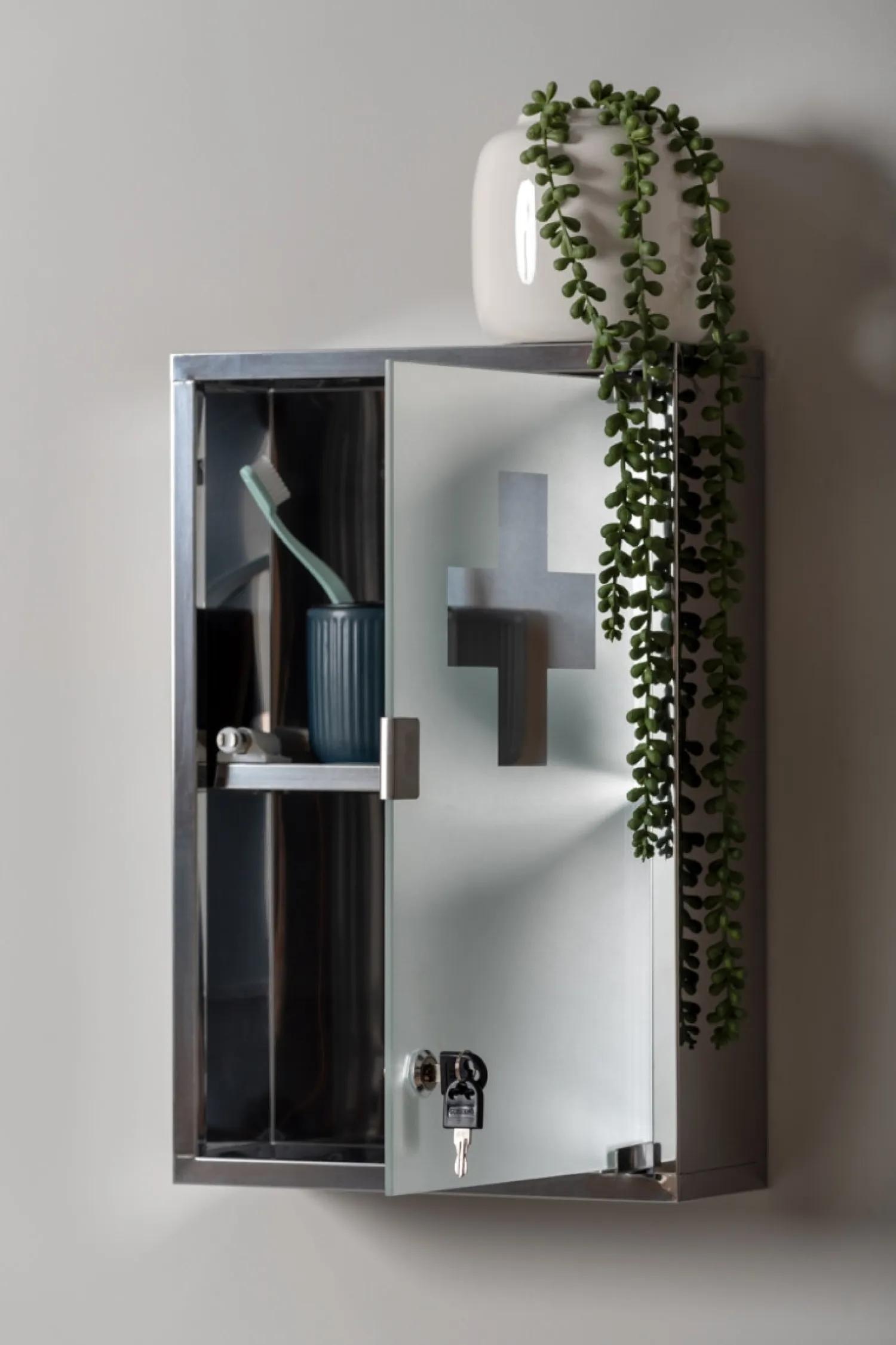 - Wall cabinet Medicine large chrome^Present time New