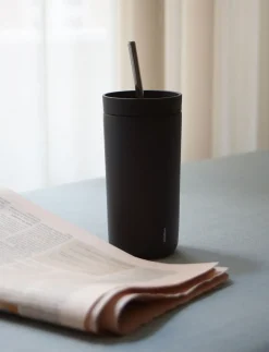 - To Go Sip termokop med sugerør 0.4 l. soft black*Stelton Best