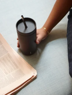 - To Go Sip termokop med sugerør 0.4 l. soft black*Stelton Best