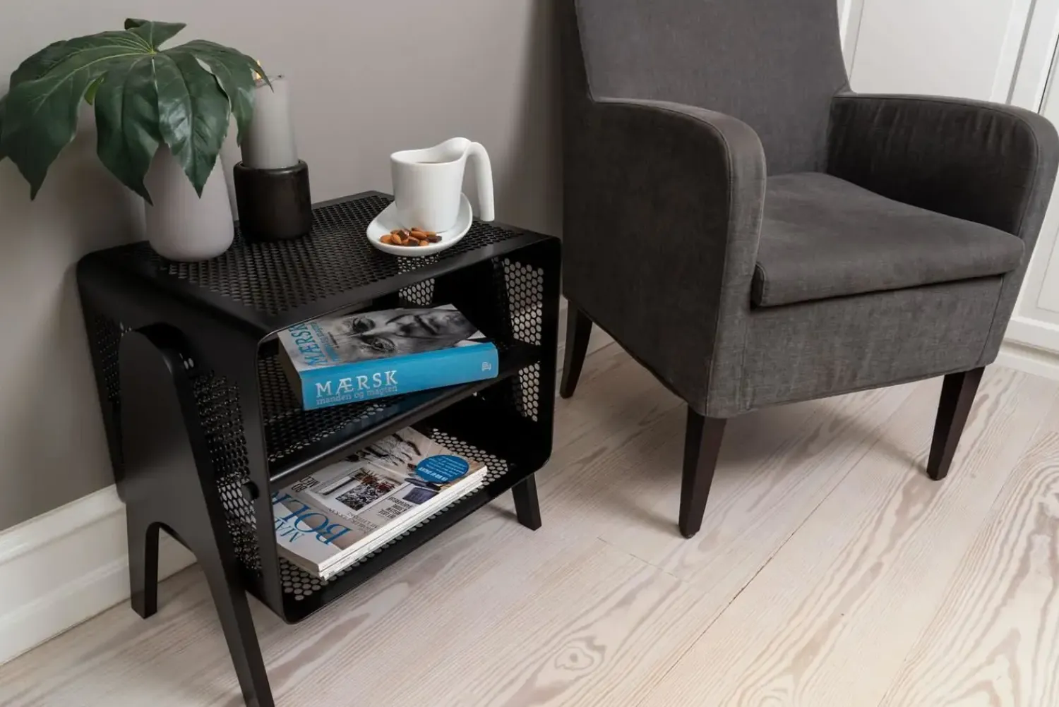 - Lille gulvreol - Metal - Sort^Tica Copenhagen Discount