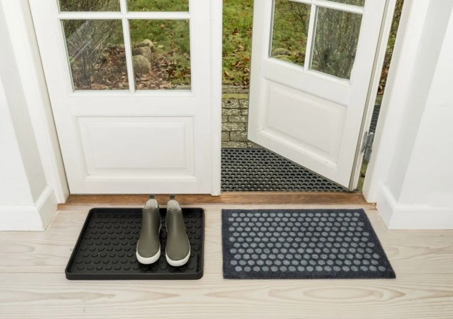 - Smudsmåtte - Dots - Sort/grå - 60x90 cm*Tica Copenhagen