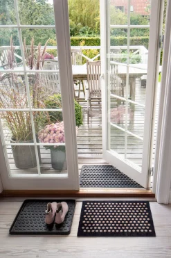 - Smudsmåtte - Dots - Sort/Sand - 40x60 cm.^Tica Copenhagen New