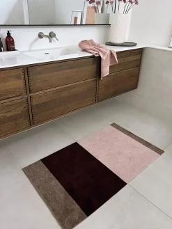 - Smudsmåtte - Stripes Horizon - Bordeaux/Rose/Sand - 40x60 cm*Tica Copenhagen Hot