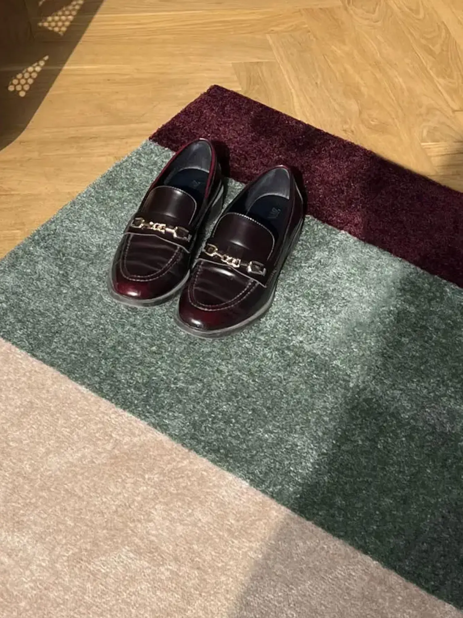 - Smudsmåtte - Stripes Horizon - Grøn/Ivory/Bordeaux- 40x60 cm*Tica Copenhagen Hot