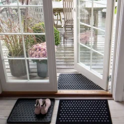 - Smudsmåtte - Dots - Sort og grå - 40x60 cm*Tica Copenhagen Discount