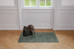 - Smudsmåtte - Dusty green/støvet grøn - 67x120 cm*Tica Copenhagen Hot