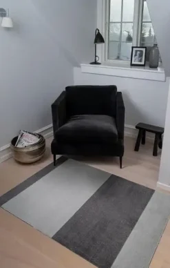 - Smudsmåtte - Stripes Horizon - Steelgrey/Lysegrå - 60x90 cm*Tica Copenhagen Hot