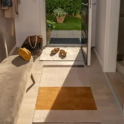 - Smudsmåtte - Stripes Horizon - Ivory-Dijon-Brown - 90x130 cm^Tica Copenhagen