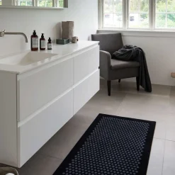 - Smudsmåtte - Dots - Sort/grå - 67x120 cm^Tica Copenhagen