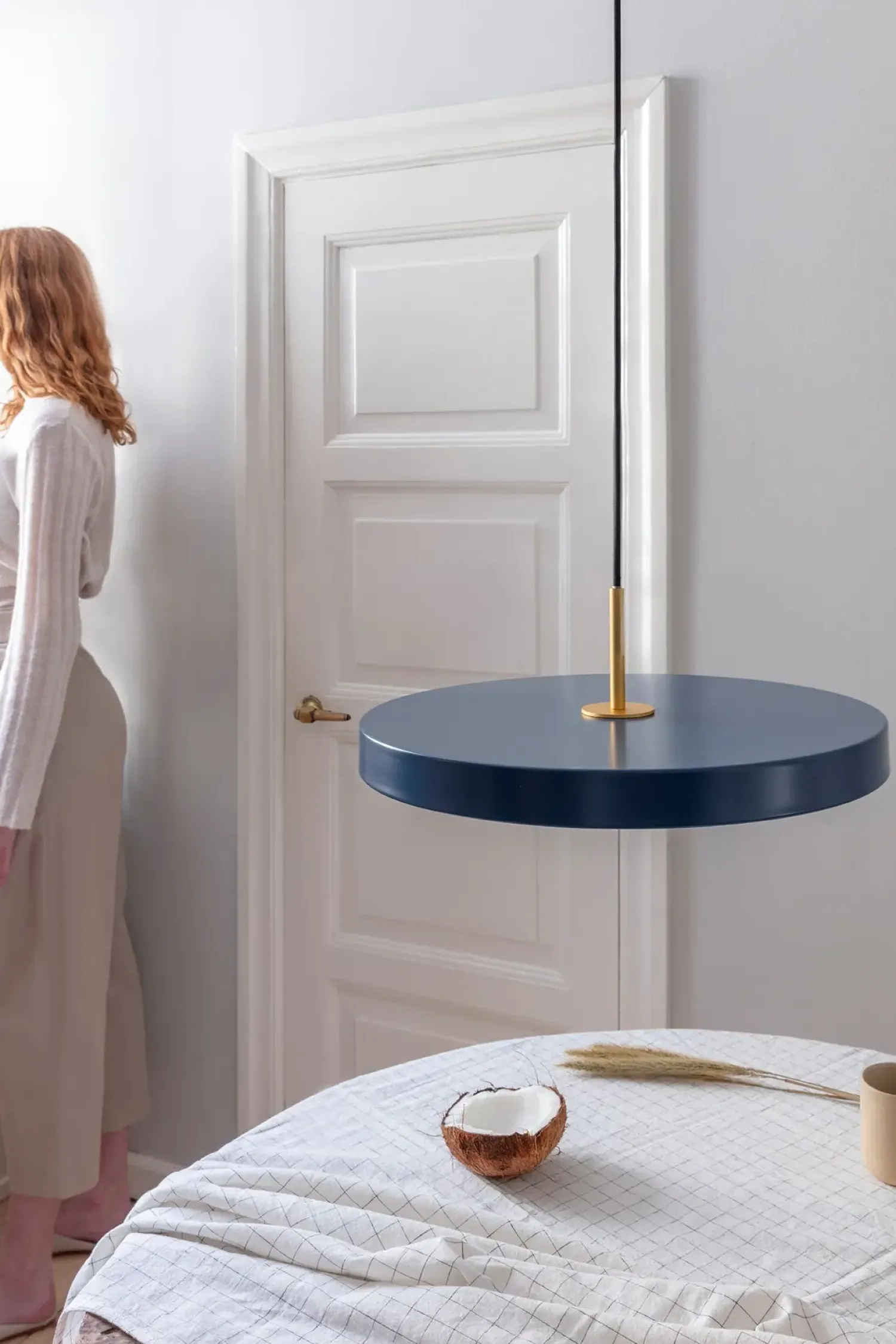 - Pendel m/ sort top - Asteria - Petrol blue - Medium Ø43 cm*Umage Best