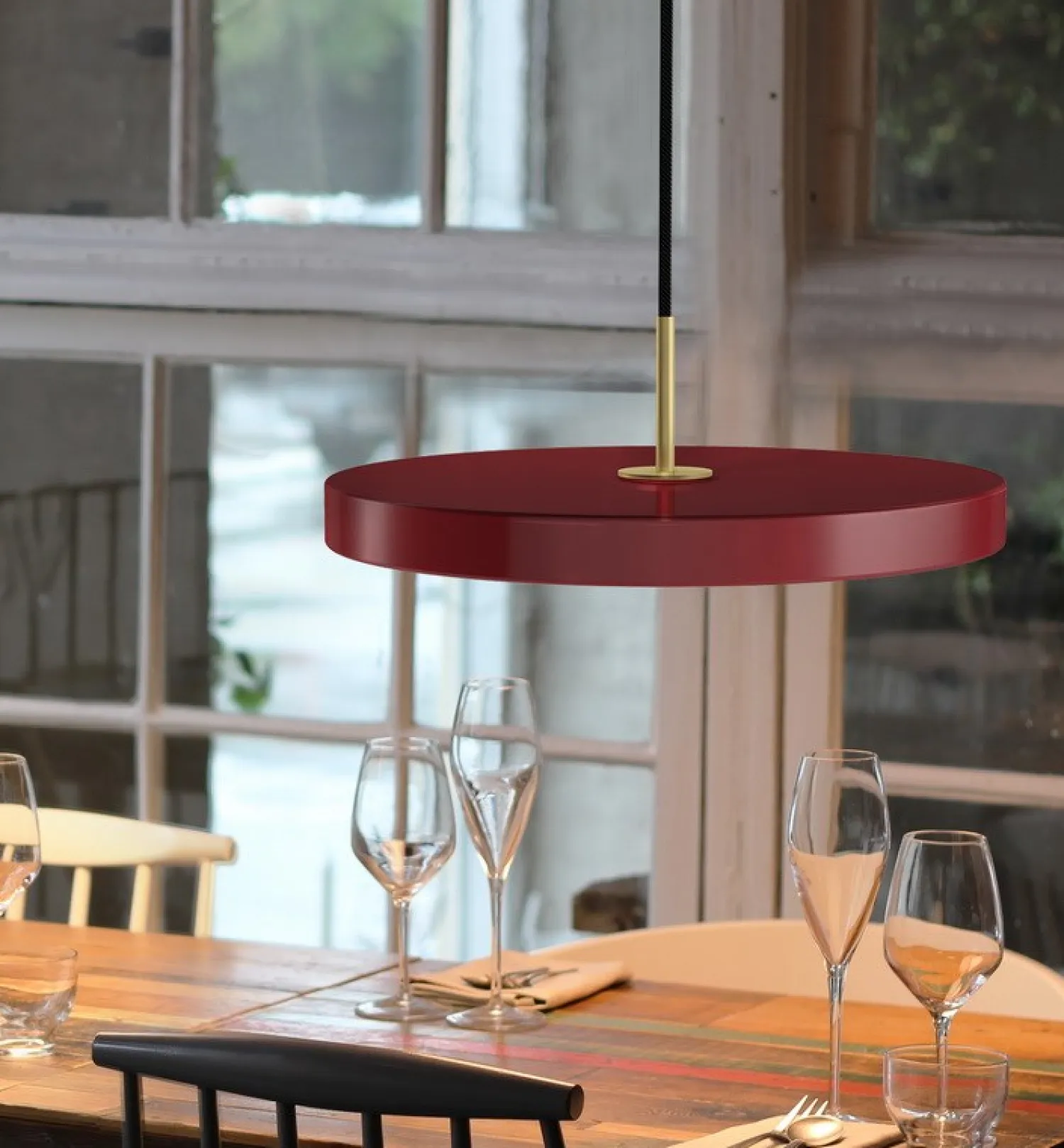 - Pendel m/ sort top - Asteria - Ruby red - Medium Ø43 cm*Umage New