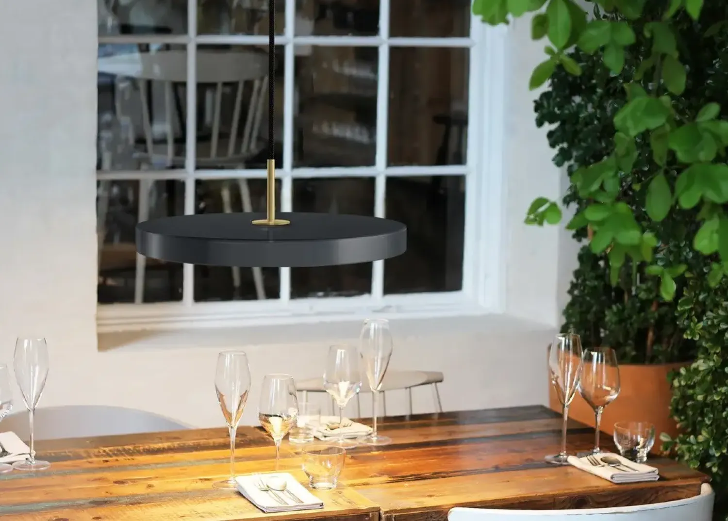 - Pendel m/ sort top - Asteria - Black - Medium Ø43 cm*Umage Sale