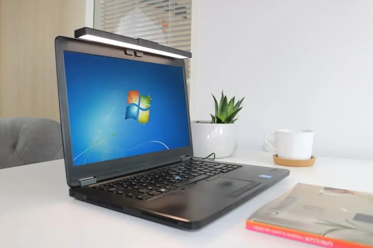 - Bærbar Computer Lampe - TRAVELIGHT - Sort*Unilux Clearance