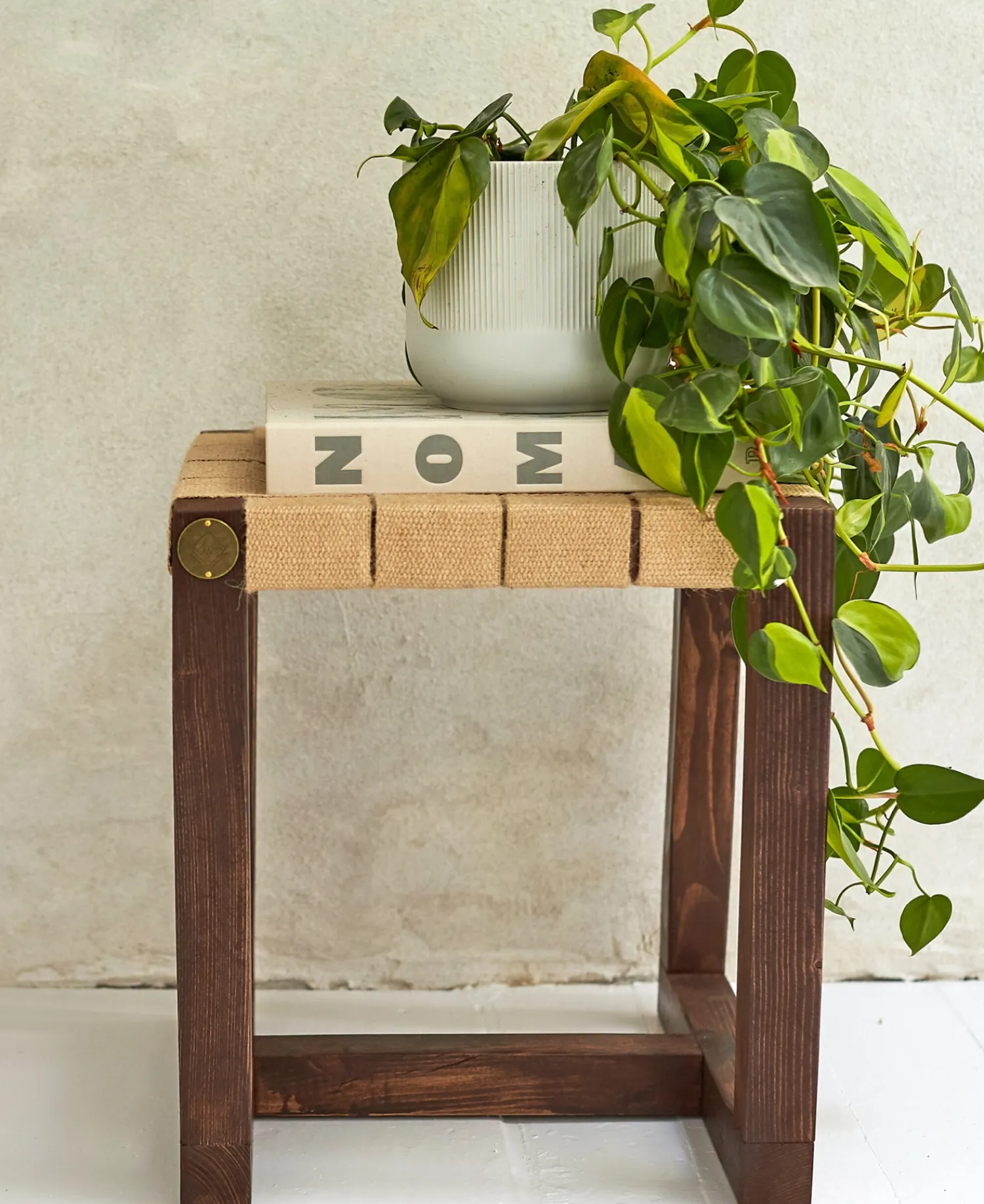 - Skammel - Valnød*Wecycle Furniture Sale